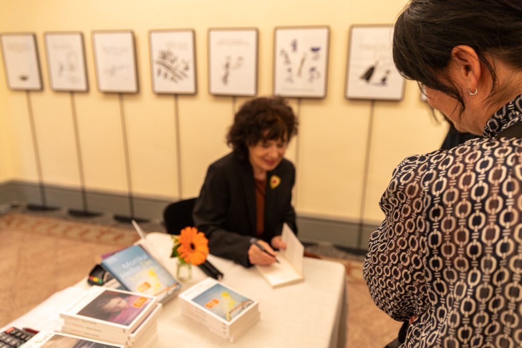 Monika Helfer bei der Wasserglaslesung © Marina Höfler