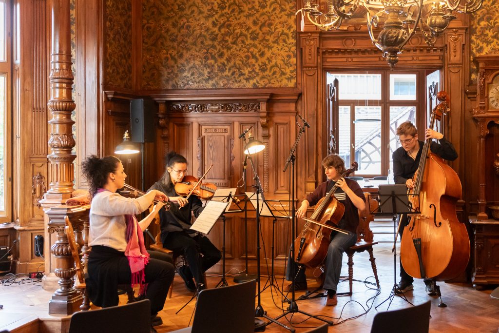 Live Jingle Performance in der Radetzkystrasse 1 live © Jenny Spiegel