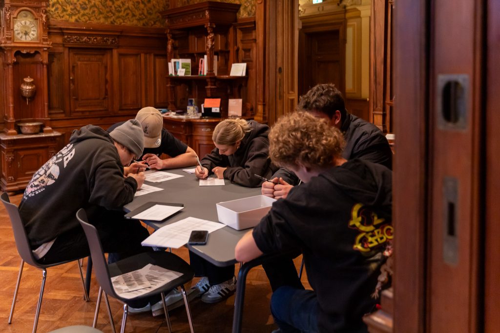 Lehrlinge der Landesberufsschule besuchen das Literaturhaus © Frauke Kühn